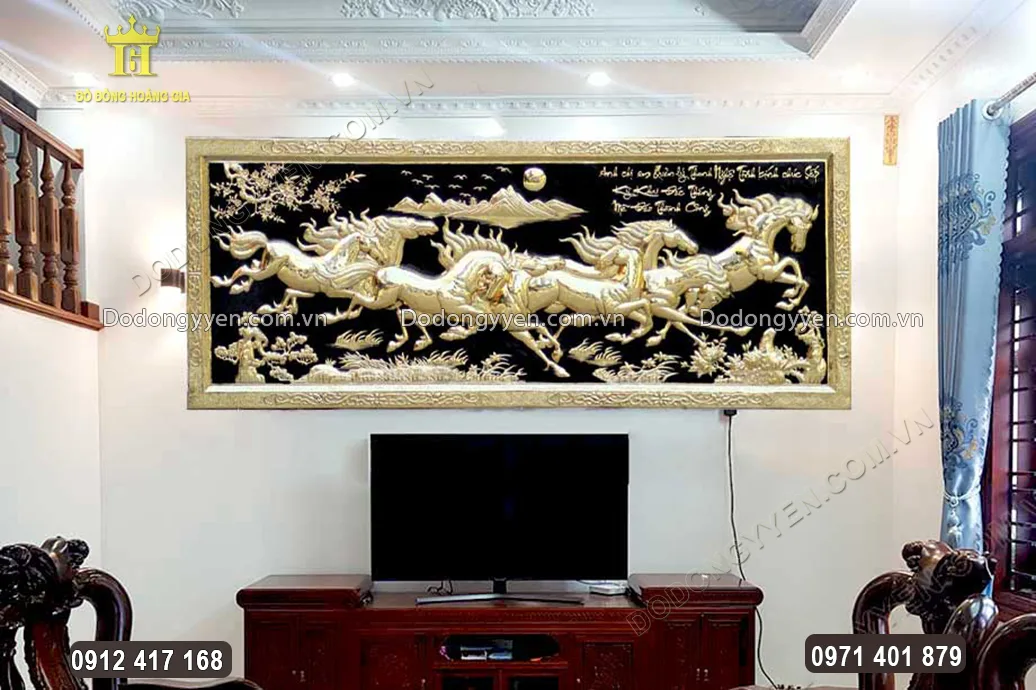 Vật phẩm được treo tại kh&ocirc;ng gian ph&ograve;ng kh&aacute;ch